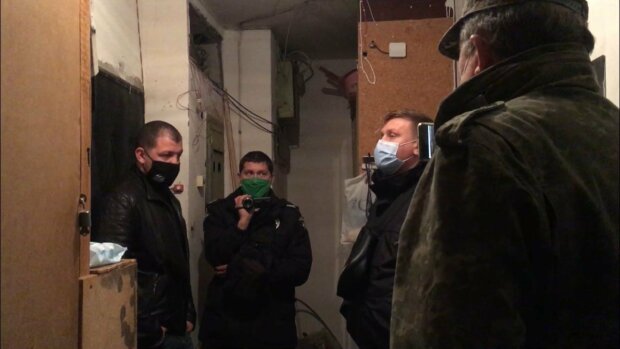 В Харькове коллекторы "отжали" квартиру у многодетной семьи: довели до ручки