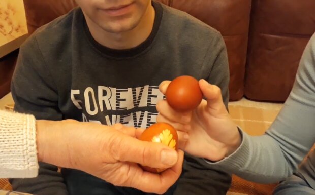 Битва яйцями на Великдень, фото: Знай.ua