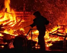 Горит палаточный городок под Радой: все подробности