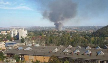 У центрі окупованого Донецька горить військкомат «ДНР» (фото)