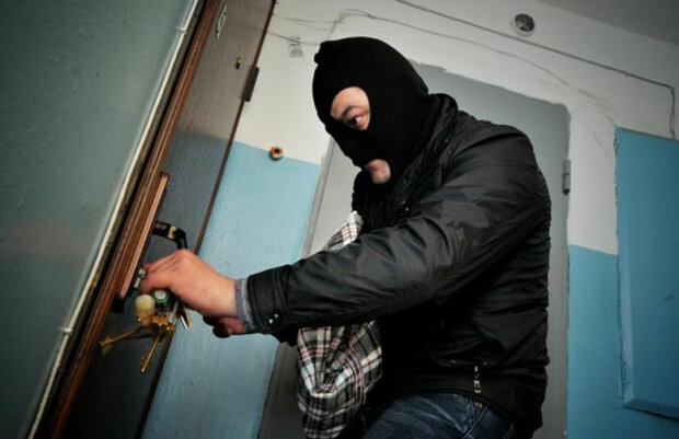 Дніпровські домушники ставлять мітки на квартирах, ніхто не застрахований: що робити