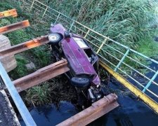 У Маріуполі ВАЗ із військовими злетів з мосту