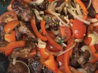 Салат з курячою печінкою: фото скрін рецепту