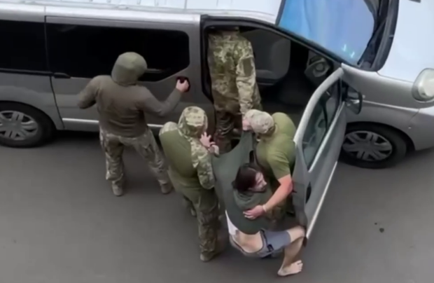 ТЦК переслідуватиме ухилянтів навіть після сплати штрафу: юрист попередив порушників
