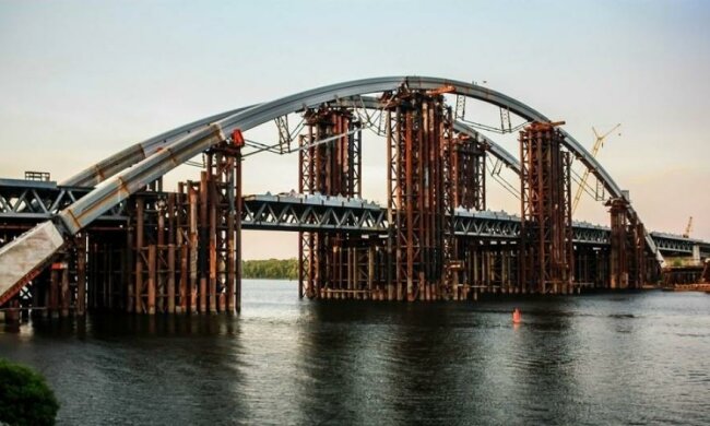 КГГА профинансирует реконструкцию моста на Троещину