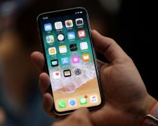 Тисяча доларів за емоджі-машину: у мережі висміяли iPhone X
