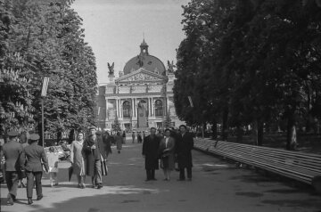 Львів, алея та площа перед Оперним театром, 1964 рік / фото: То є Львів