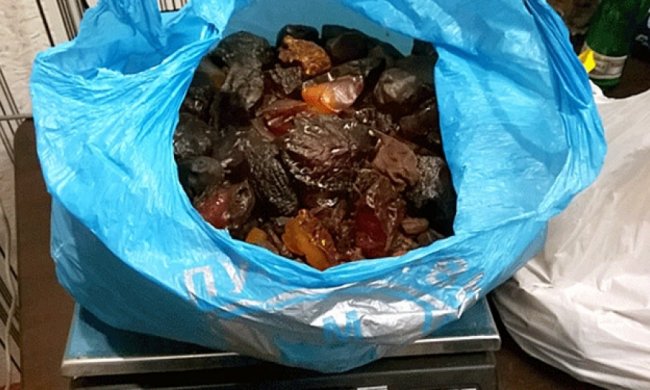 На Рівненщині вилучили партію бурштину вартістю понад 1 млн грн (фото)