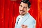 "Колишній" Наді Дорофєєвої Позитив завалився під ялинку з ногами: "Якщо шукаєш - згадуй"