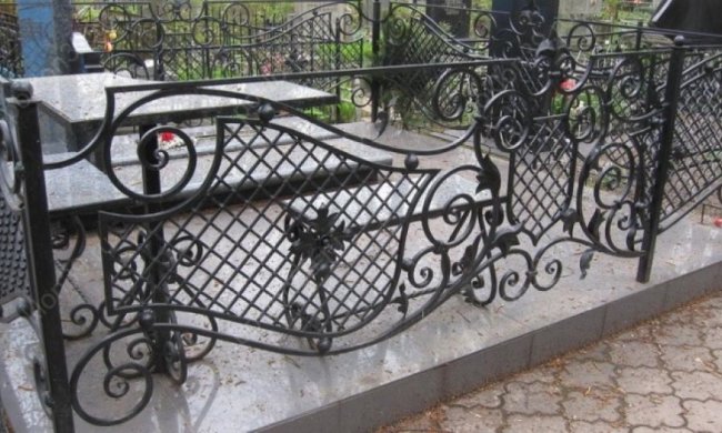 На Харківщині пара вкрала могильних огорож на 200 кг