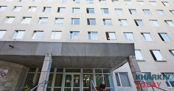 Захист лікарень бронеплівкою в Харкові