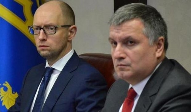  Яценюк протягує в новий уряд шістьох міністрів