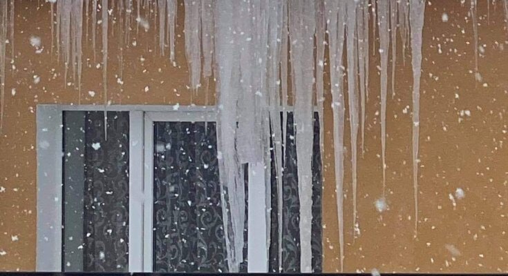 Сосульки во Львове, фото с фейсбук