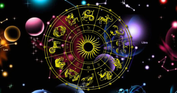 Гороскоп на 1 октября для всех знаков Зодиака: Рыбам помогут звезды, Овнам придется выбирать сторону