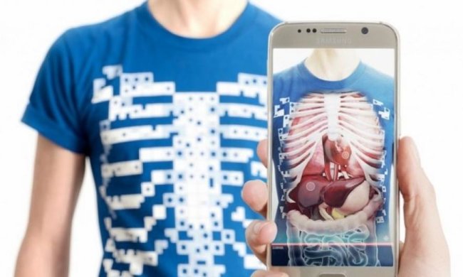 Футболка дозволяє інтерактивно вивчити анатомію людини (відео)
