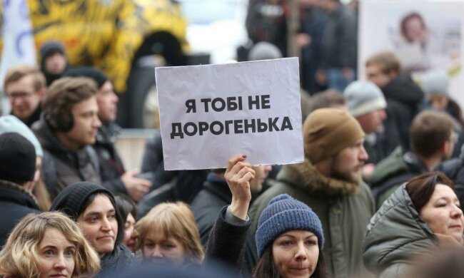 "Жирна як я": борди, що принижують жінок, знайшли під Києвом, "креатив" зашкалив