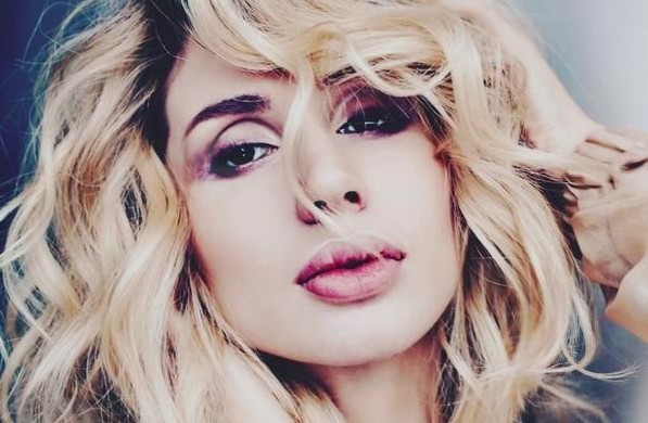 Лобода показала роскошную грудь в блестящем боди: женщина-бомба