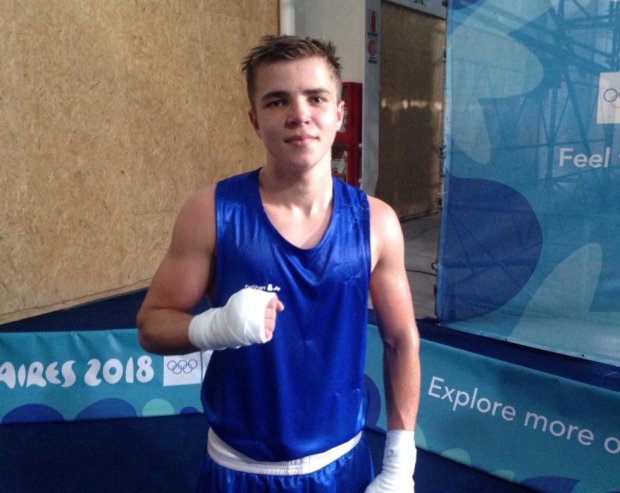 Украинский боксер выиграл серебряную медаль на Юношеской Олимпиаде