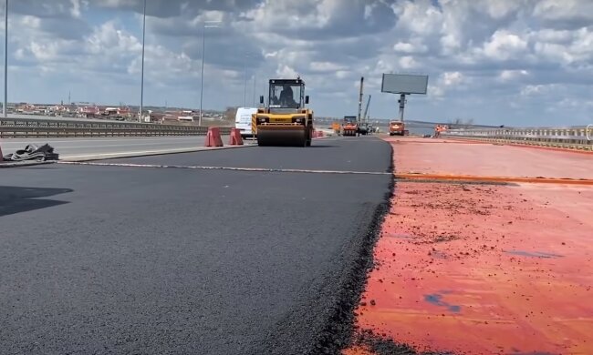 Ремонт дороги, кадр из видео, изображение иллюстративное: YouTube