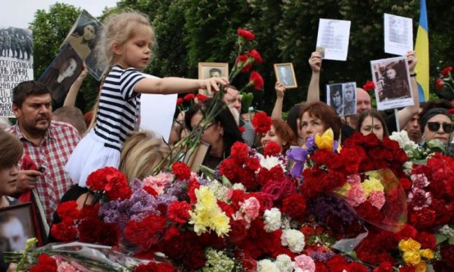 Українці знову ризикують залишитися без 9 травня