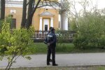Під Дніпром звір заманив школярку "на побачення" до лісу і зробив страшне - бідна дитина повірила "дядечку"