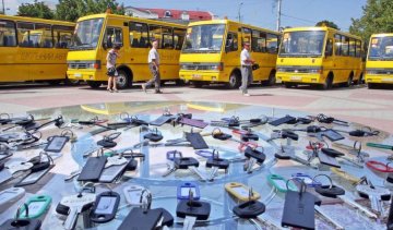 Корупційний рекорд: львівські чиновники нажилися на шкільних автобусах
