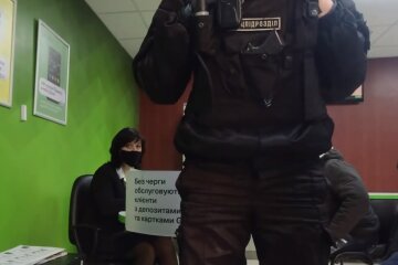 Отделение ПриватБанка, скриншот: Youtube