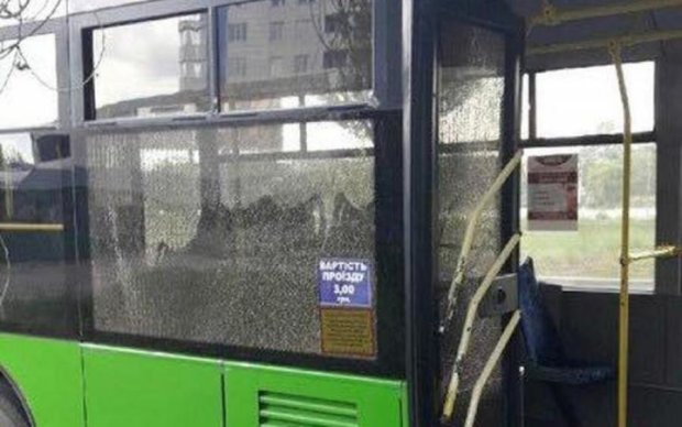 В Харькове обстреляли троллейбус