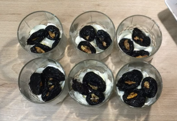 Десерт с черносливом, кадр из видео