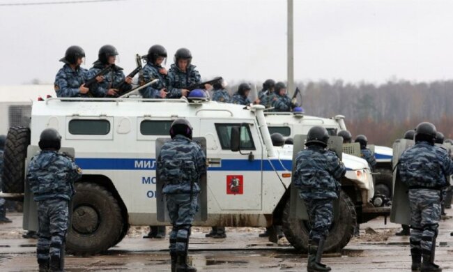 ОМОН на две недели оцепил крымско-татарский район Симферополя