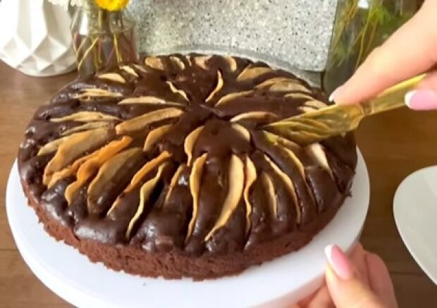 Шоколадно-грушовий пиріг. Фото Instagram