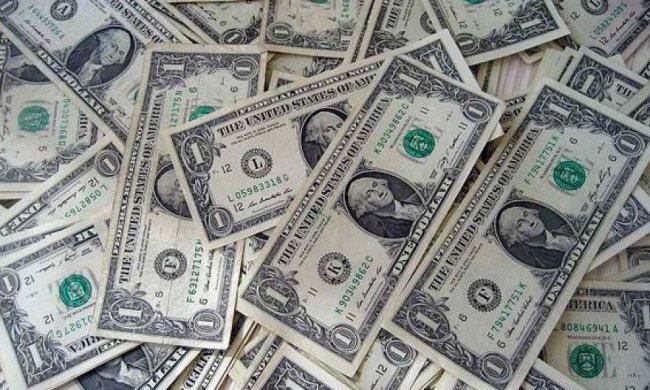 Долар подешевшав на 30 копійок