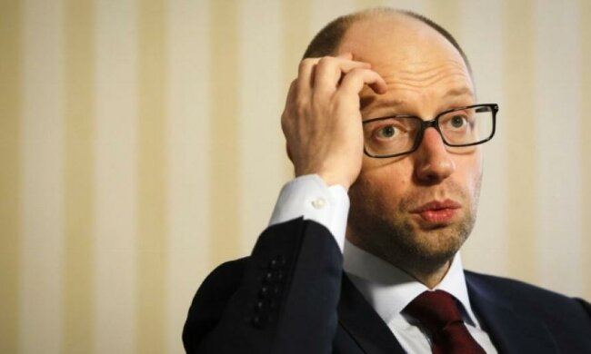 Украинские женщины послали Яценюка в ... в ответ на поздравления с 8 марта