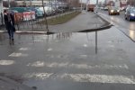 Жінка випала на ходу з мікроавтобуса: відео