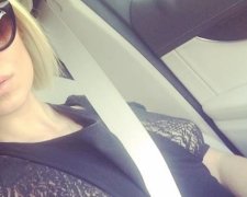 Скандальна Нана оголила груди