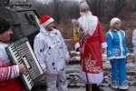 К храбрым воинам, которые дежурят на постах в новогоднюю ночь, пришел вертеп с подарками