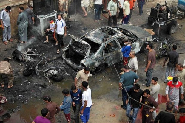 В Багдаде взорвали троих полицейских и десятки гражданских