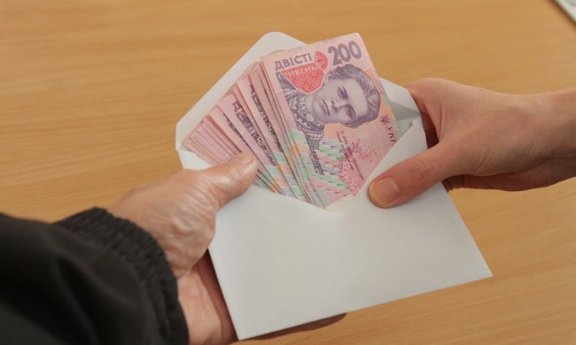 8 миллионов и это только начало: сколько получают украинцы "в конвертах"