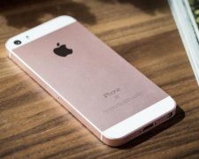 В сеть утекли первые фото нового iPhone SE