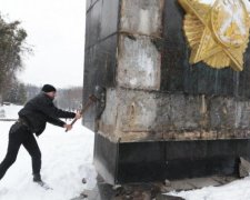 Монумент Слави зі Львова відправлять до терористів