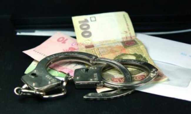 На Волині жінку-податківця підозрюють у хабарництві