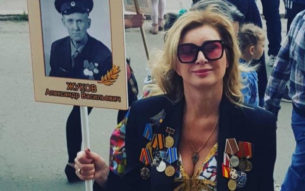 Ордена на обнаженную грудь: российские звезды вжарят "победный" концерт на оккупированной территории