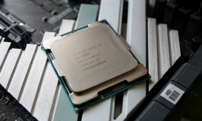 Apple кусает локти: Intel показал самый мощный процессор