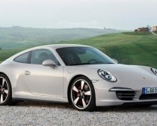 Porsche предлагает покупателям виртуальные путешествия на авто