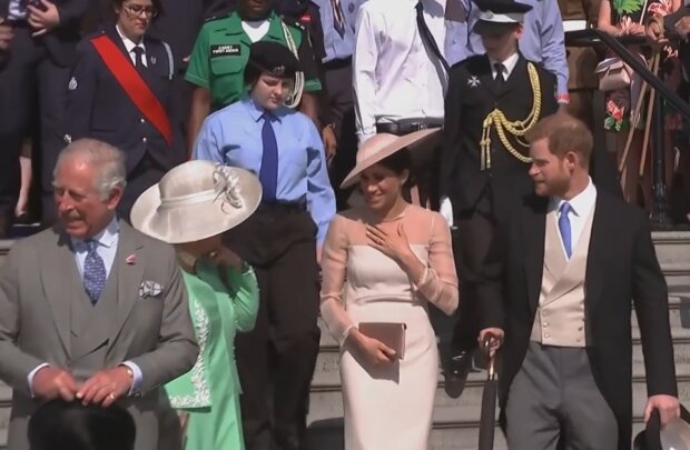 Король Чарльз III, королева-консорт Камилла, Меган Маркл и принц Гарри, кадр из видео