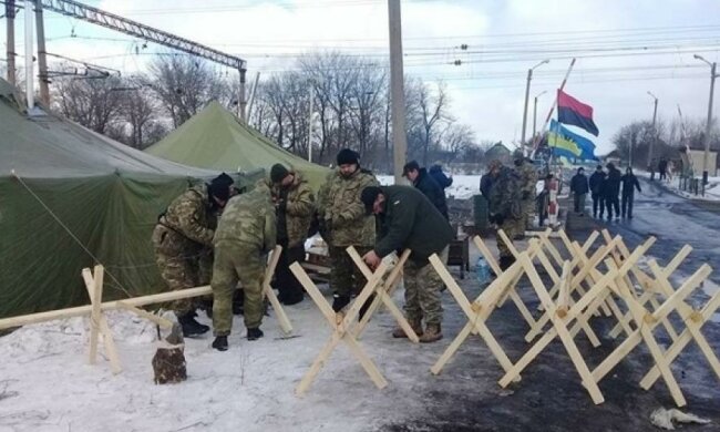Стали відомі подробиці штурму тітушками блокадників