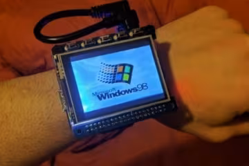 Энтузиаст создал умные часы на Windows 98
