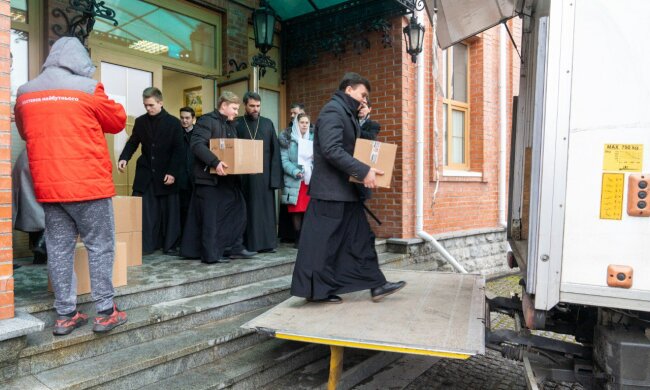 УПЦ передала 1,5 тис подарунків дітям з інвалідністю та сиротам