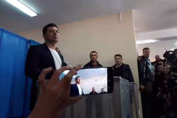 Зеленский шокировал украинцев сразу после победы: Донбасс, война, Квартал 95
