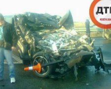 Range Rover на скорости перевернул грузовик под Киевом (фото)